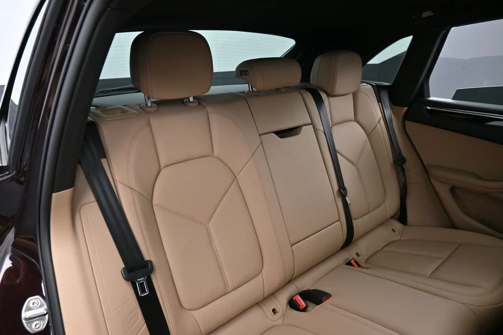 2026 Porsche Macan interior, seats, Black/Mojave Beige
