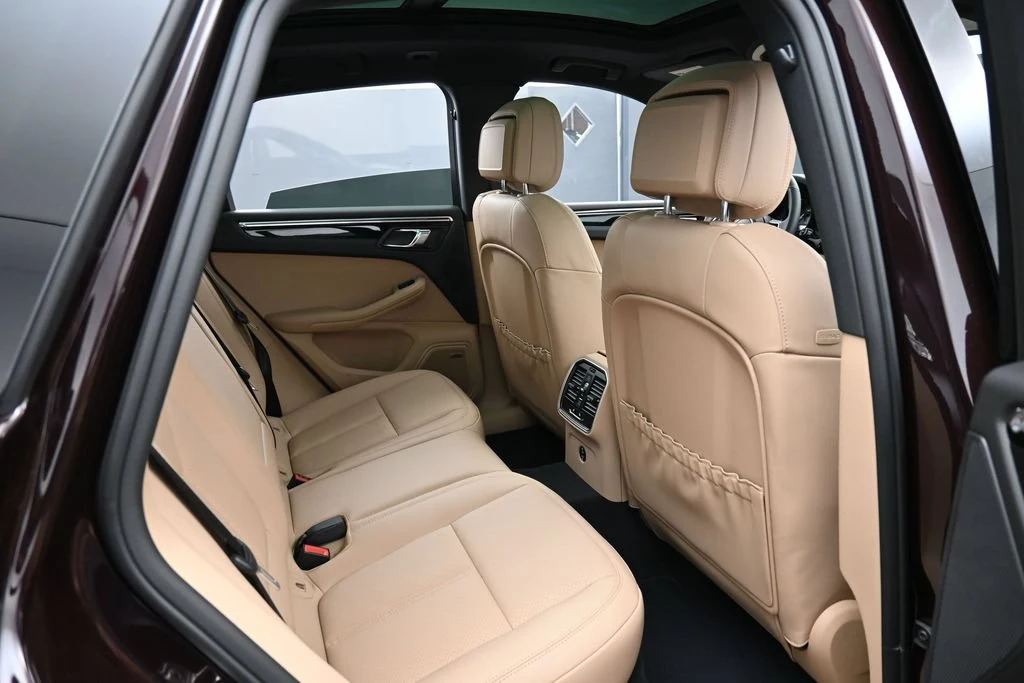 2026 Porsche Macan interior, seats, Black/Mojave Beige