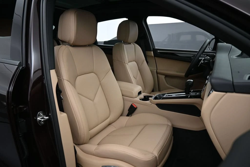2026 Porsche Macan interior, seats, Black/Mojave Beige
