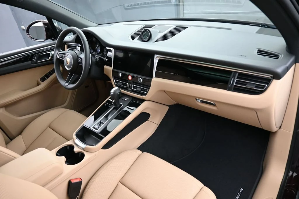 2026 Porsche Macan interior, Black/Mojave Beige