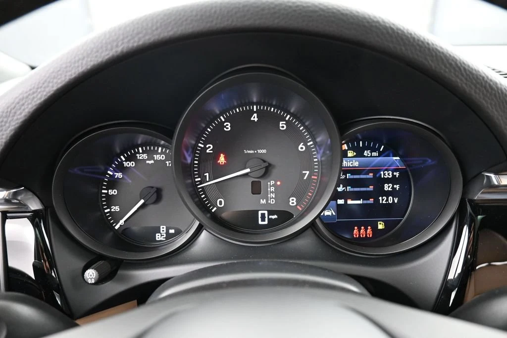 2026 Porsche Macan interior, Black/Mojave Beige