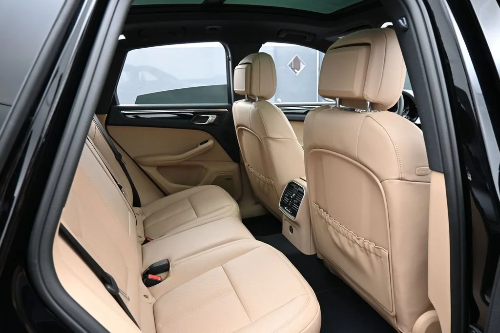 2026 Porsche Macan interior, seats, Black/Mojave Beige