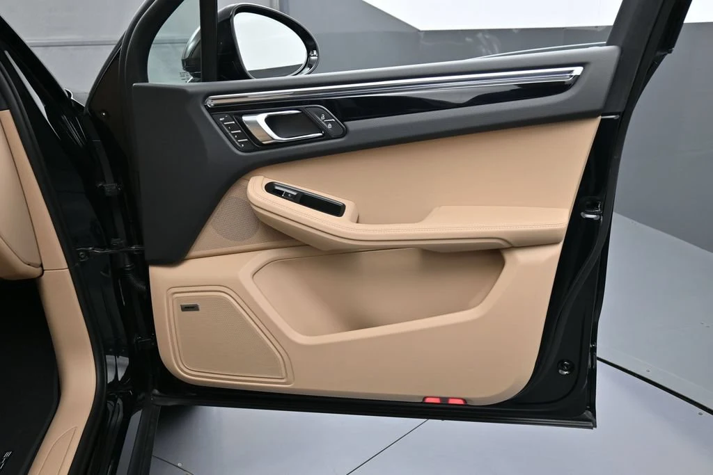 2026 Porsche Macan interior, door panel, Black/Mojave Beige