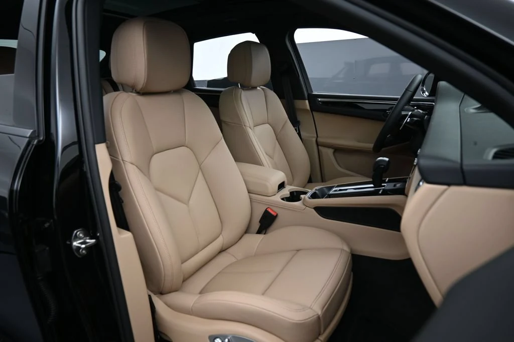 2026 Porsche Macan interior, seats, Black/Mojave Beige
