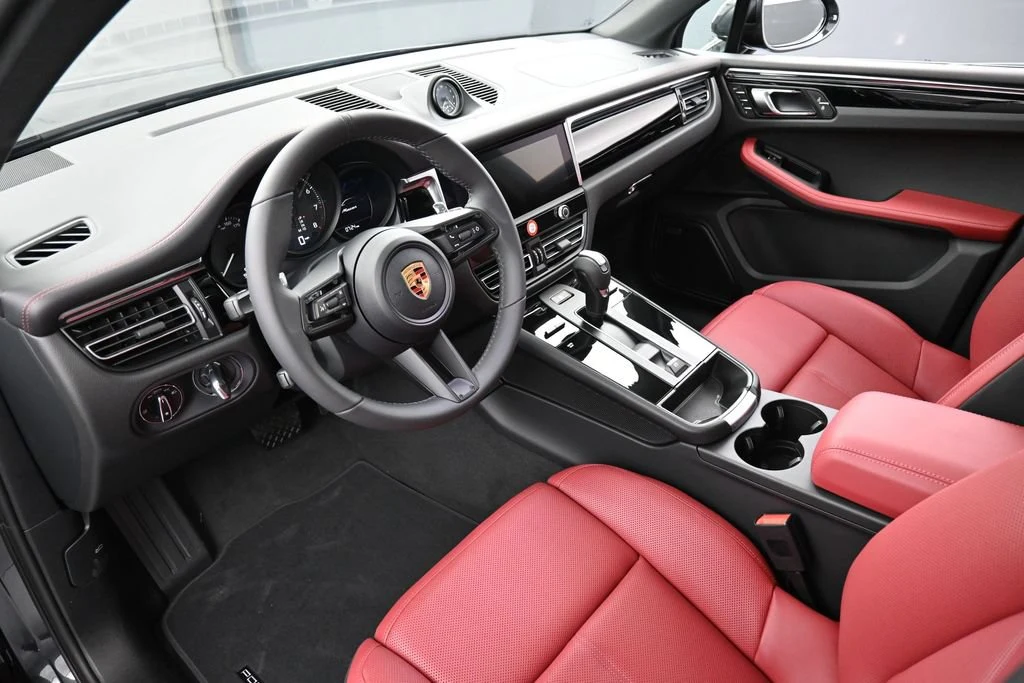 2026 Porsche Macan interior, Black/Bordeaux Red