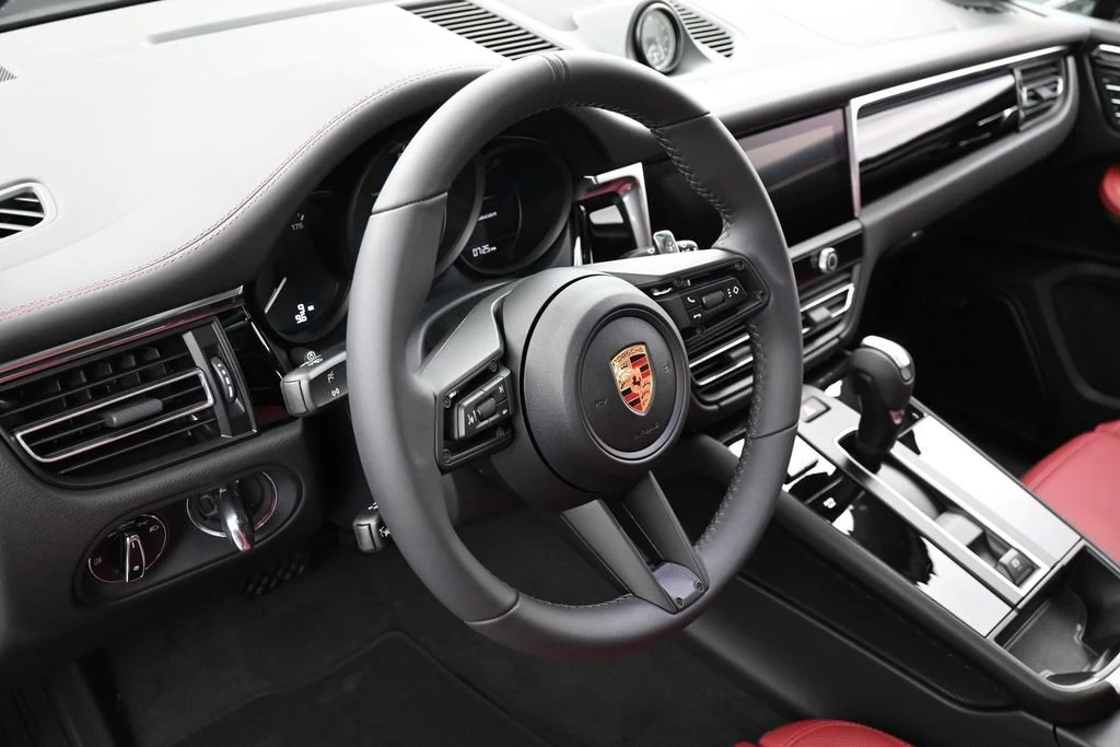 2026 Porsche Macan interior, Black/Bordeaux Red