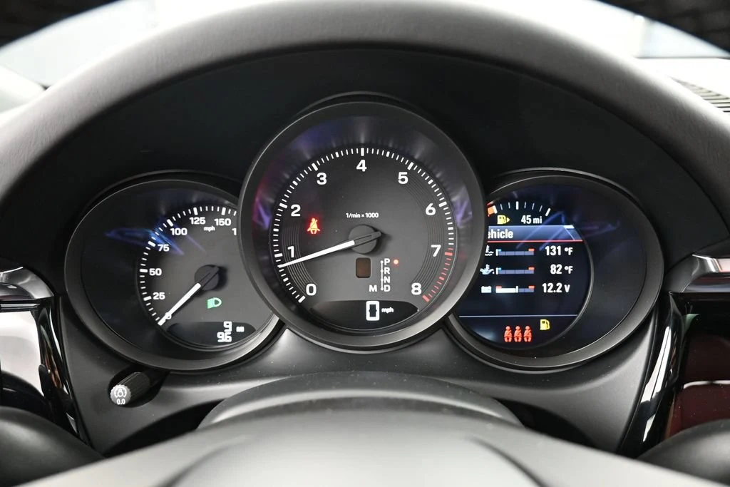 2026 Porsche Macan interior, Black/Bordeaux Red