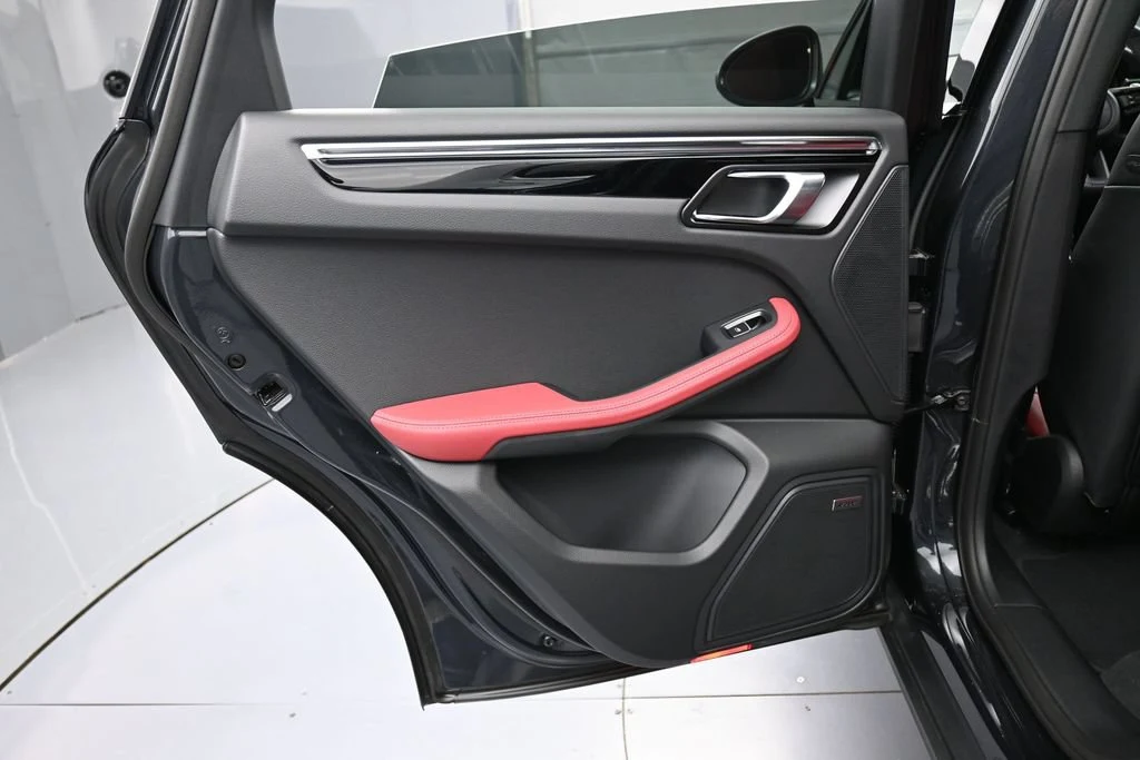 2026 Porsche Macan interior, door panel, Black/Bordeaux Red