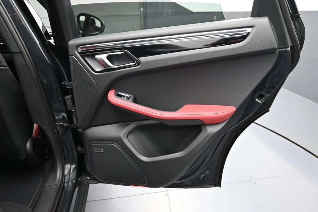 2026 Porsche Macan interior, door panel, Black/Bordeaux Red