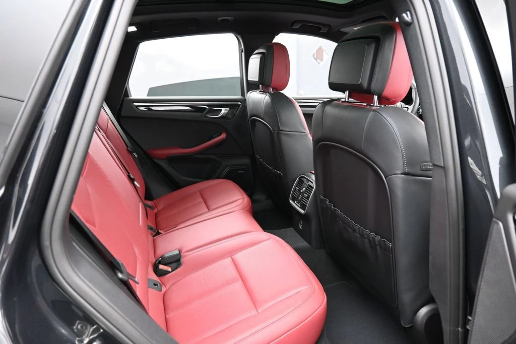 2026 Porsche Macan interior, seats, Black/Bordeaux Red