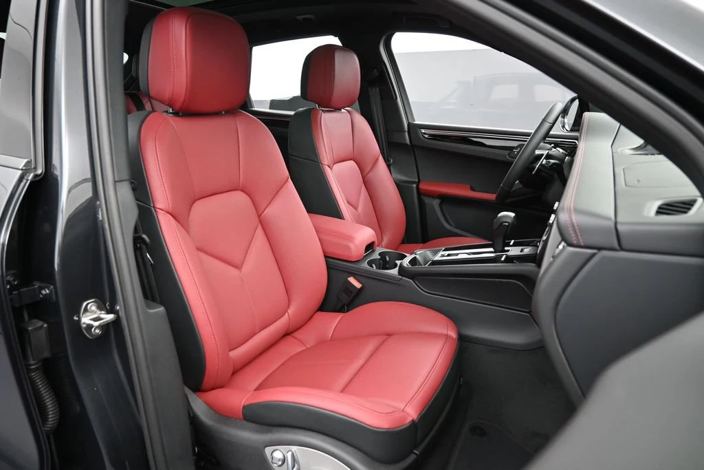 2026 Porsche Macan interior, seats, Black/Bordeaux Red