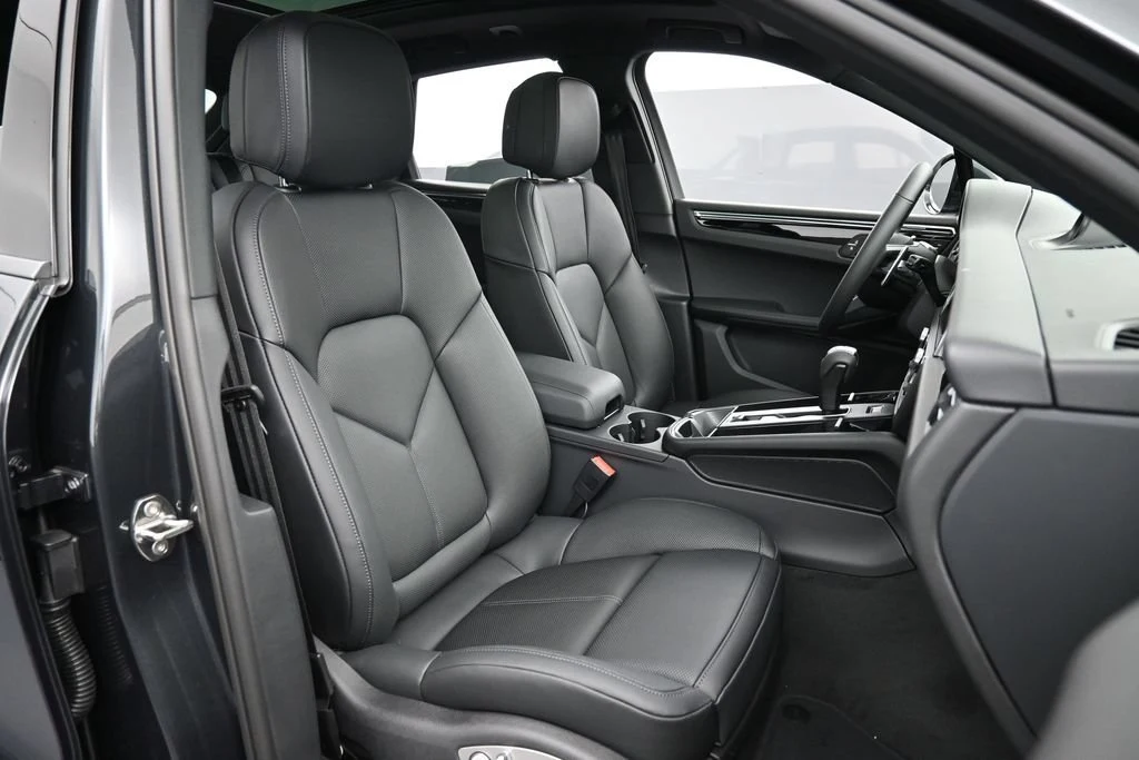 2026 Porsche Macan interior, seats, Black
