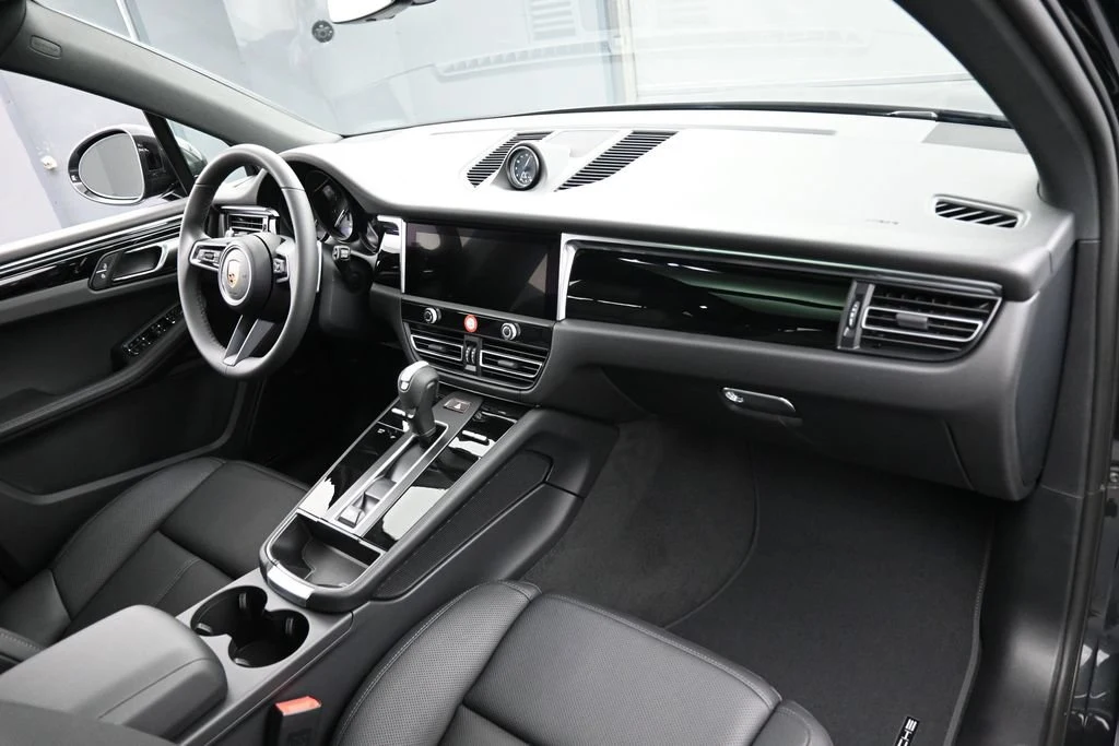 2026 Porsche Macan interior, dashboard, Black