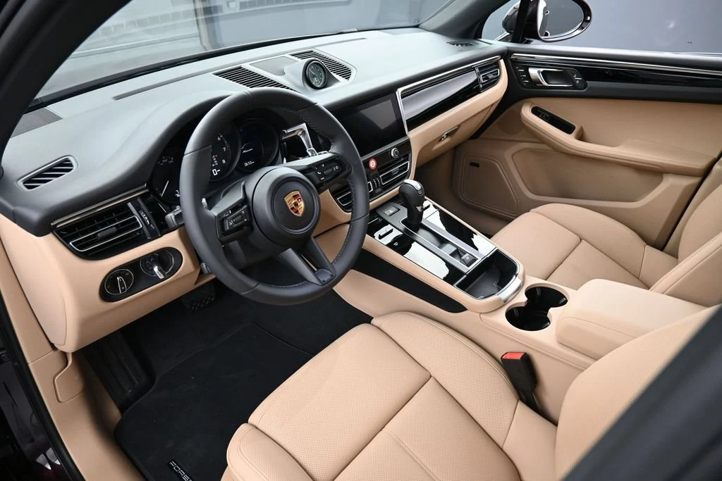 2026 Porsche Macan interior, Black/Mojave Beige