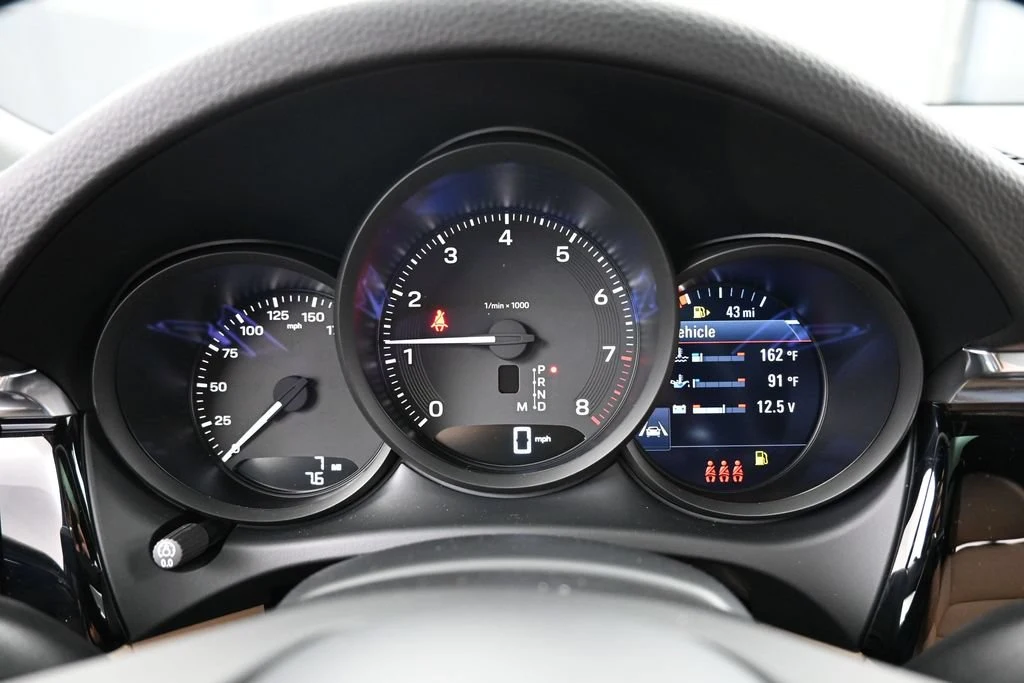 2026 Porsche Macan interior, Black/Mojave Beige