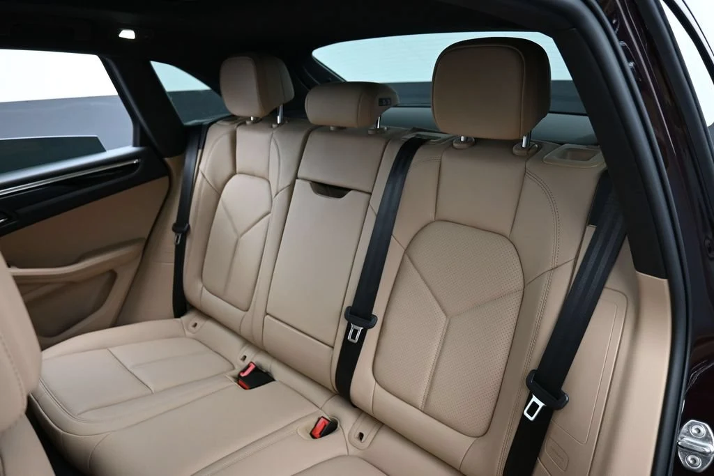 2026 Porsche Macan interior, seats, Black/Mojave Beige