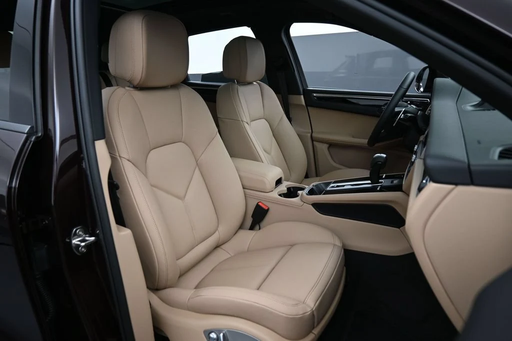 2026 Porsche Macan interior, seats, Black/Mojave Beige