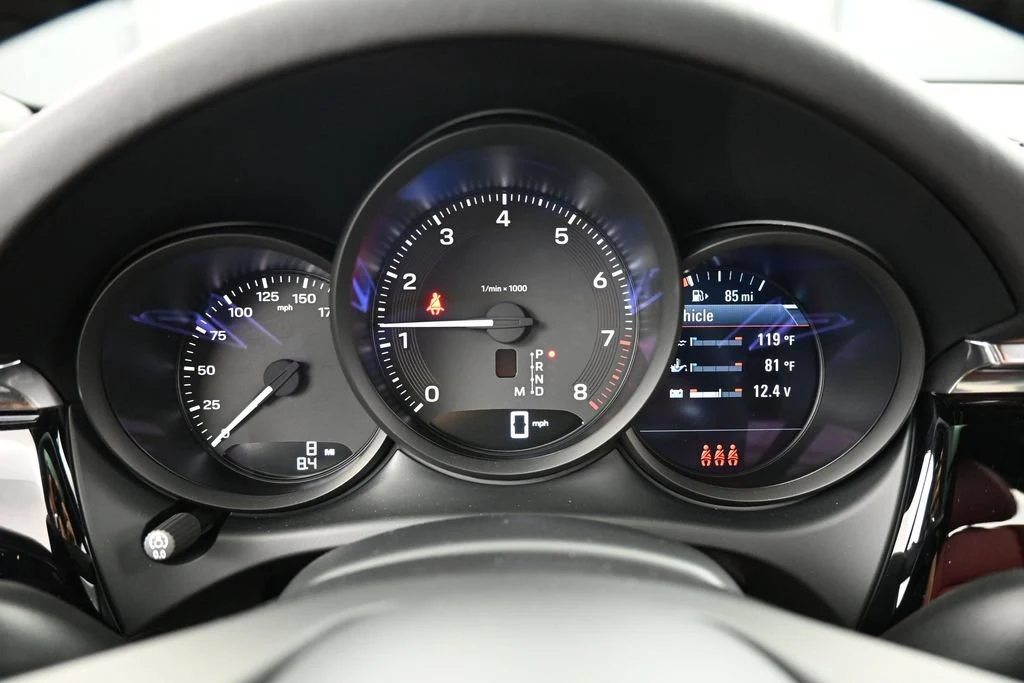 2026 Porsche Macan interior, Black/Bordeaux Red