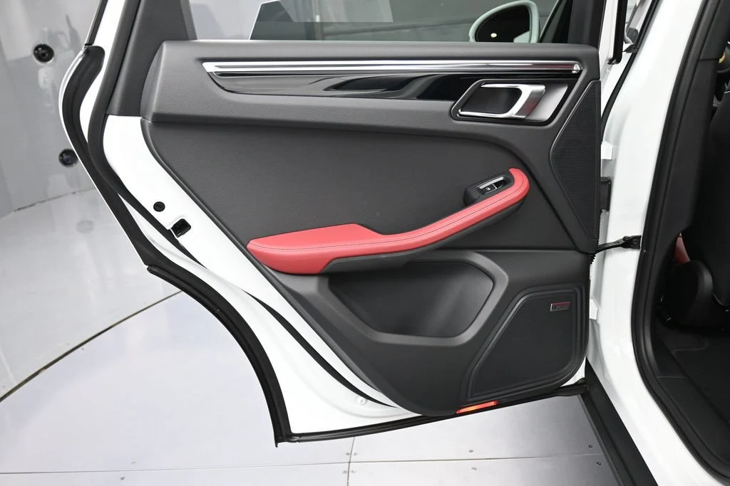 2026 Porsche Macan interior, door panel, Black/Bordeaux Red
