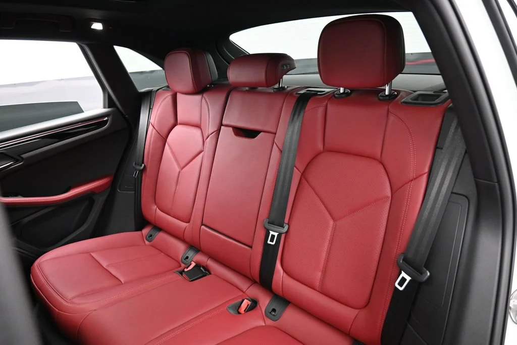 2026 Porsche Macan interior, seats, Black/Bordeaux Red