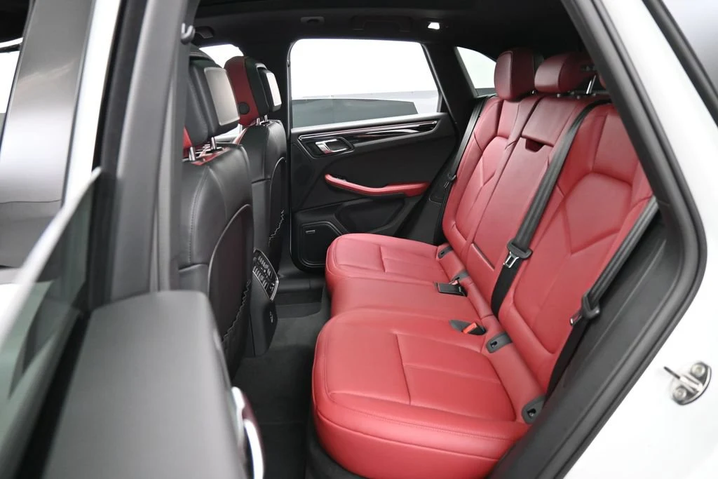 2026 Porsche Macan interior, seats, Black/Bordeaux Red