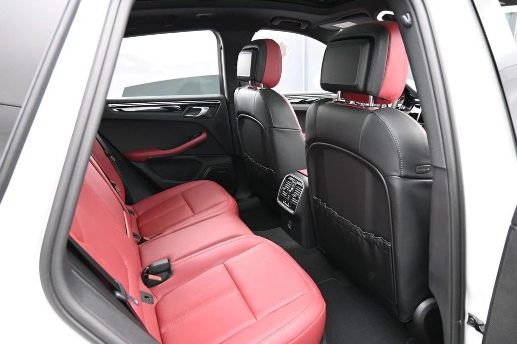 2026 Porsche Macan interior, seats, Black/Bordeaux Red