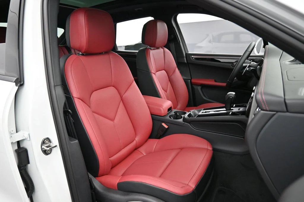 2026 Porsche Macan interior, seats, Black/Bordeaux Red