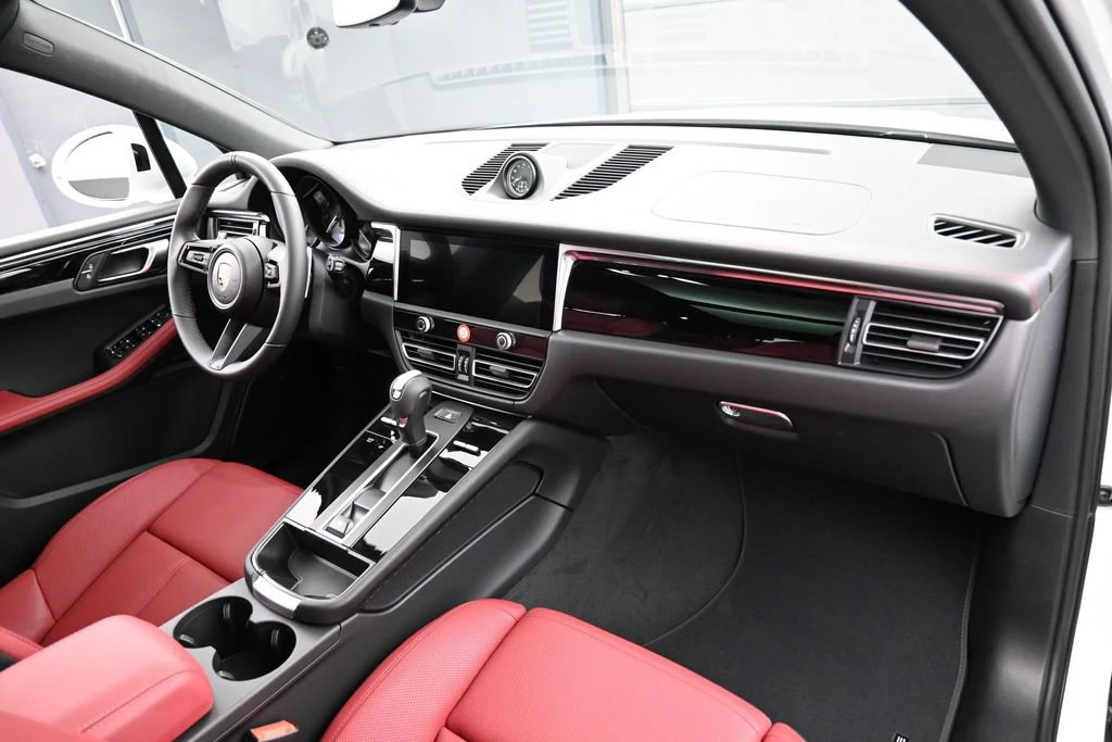 2026 Porsche Macan interior, Black/Bordeaux Red