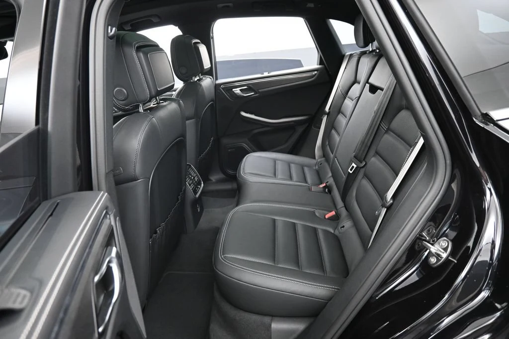 2026 Porsche Macan GTS interior, seats, Black