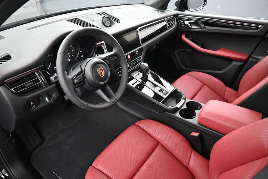 2026 Porsche Macan interior, Black/Bordeaux Red