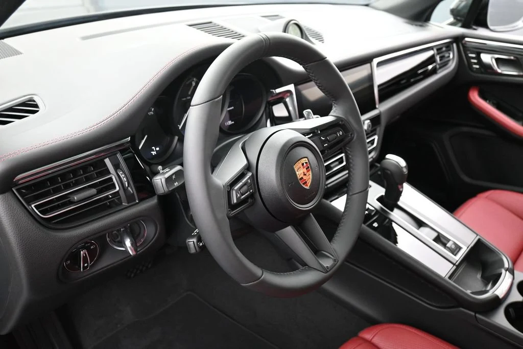 2026 Porsche Macan interior, Black/Bordeaux Red