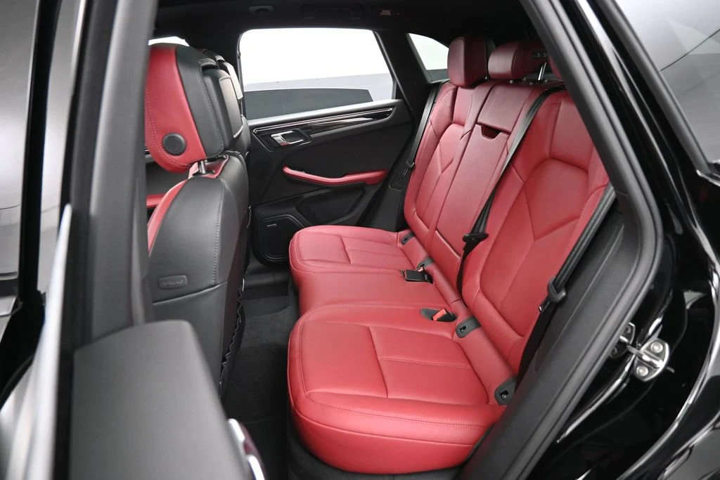 2026 Porsche Macan interior, seats, Black/Bordeaux Red