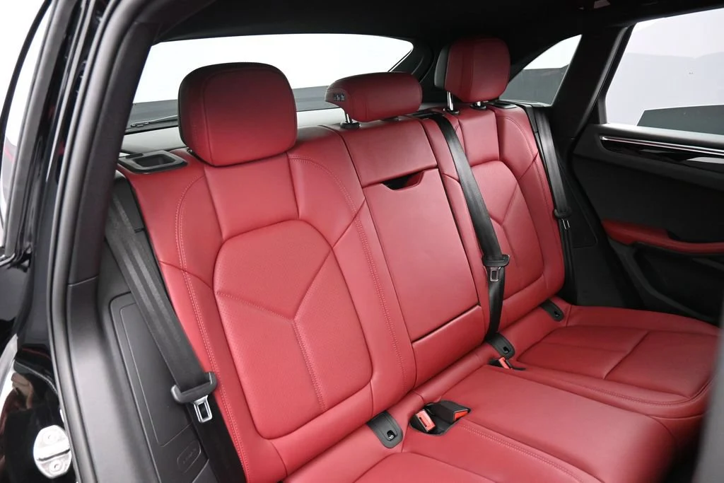 2026 Porsche Macan interior, seats, Black/Bordeaux Red