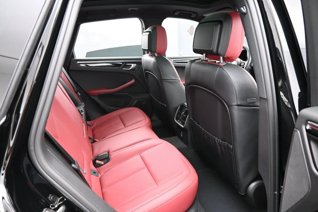 2026 Porsche Macan interior, seats, Black/Bordeaux Red