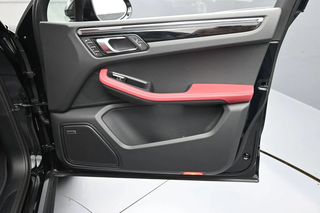 2026 Porsche Macan interior, door panel, Black/Bordeaux Red