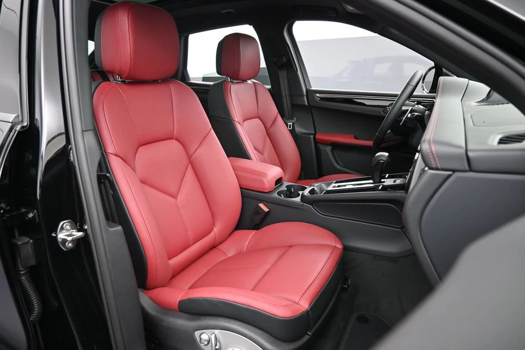 2026 Porsche Macan interior, seats, Black/Bordeaux Red