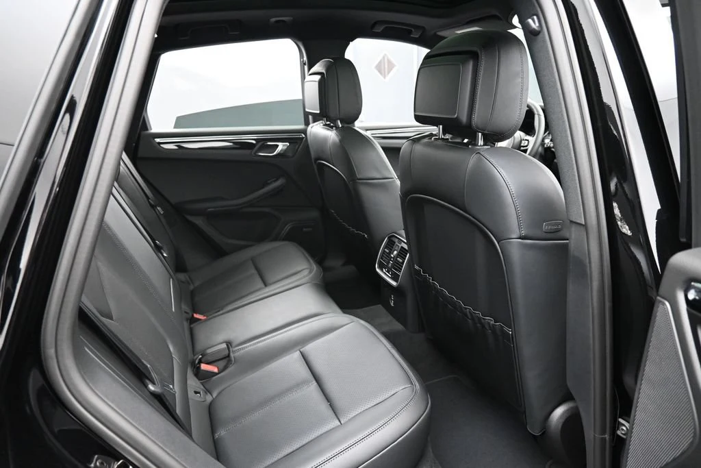 2026 Porsche Macan interior, seats, Black