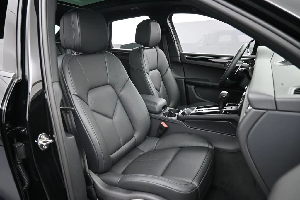 2026 Porsche Macan interior, seats, Black