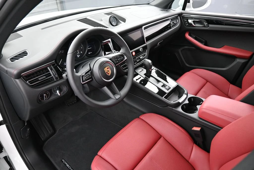 2026 Porsche Macan interior, Black/Bordeaux Red