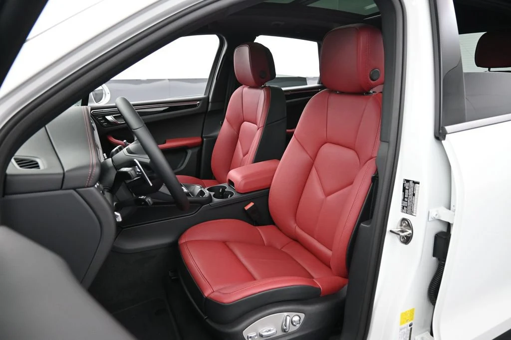 2026 Porsche Macan interior, seats, Black/Bordeaux Red