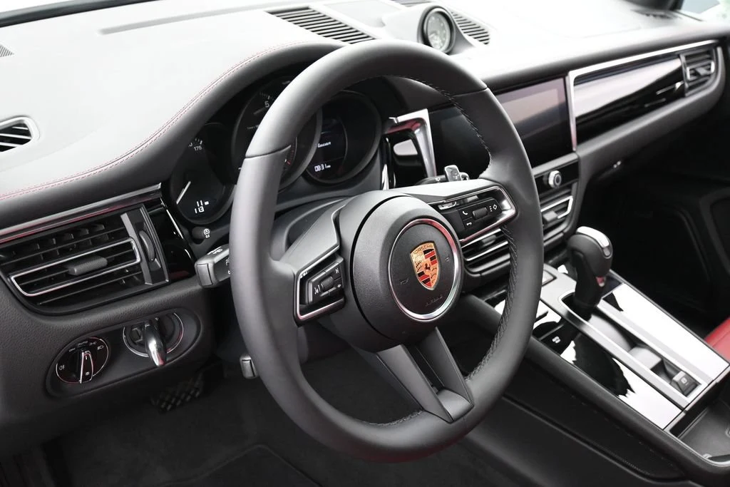 2026 Porsche Macan interior, Black/Bordeaux Red