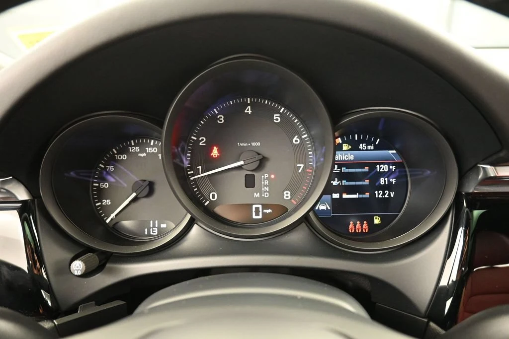2026 Porsche Macan interior, Black/Bordeaux Red