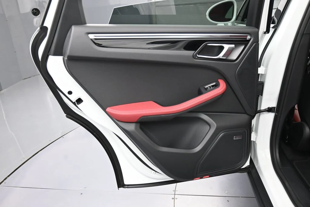 2026 Porsche Macan interior, door panel, Black/Bordeaux Red