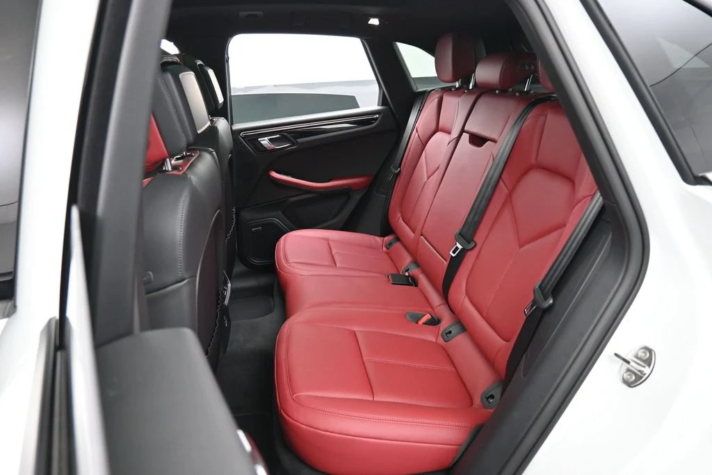 2026 Porsche Macan interior, seats, Black/Bordeaux Red