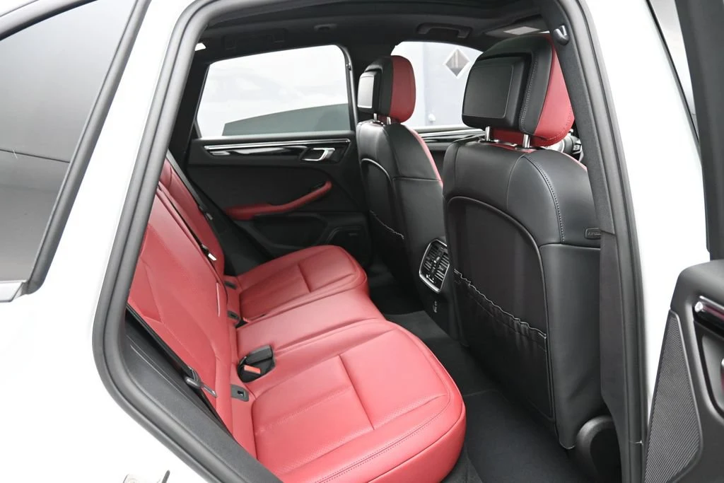 2026 Porsche Macan interior, seats, Black/Bordeaux Red
