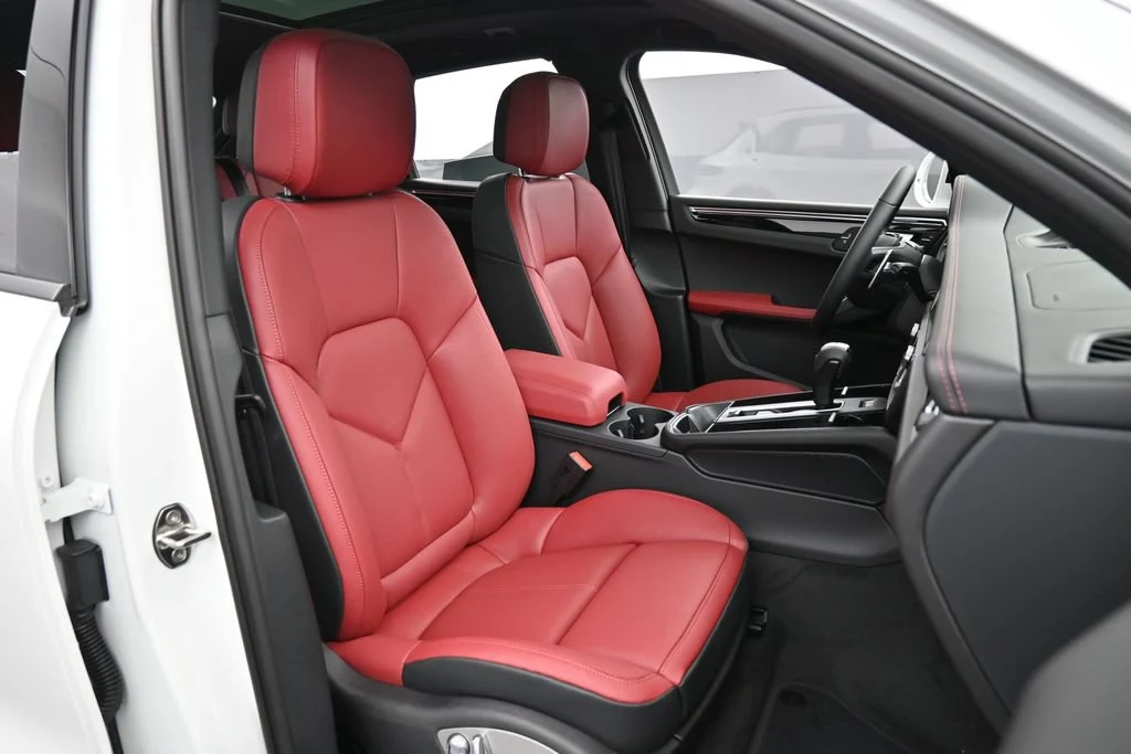 2026 Porsche Macan interior, seats, Black/Bordeaux Red