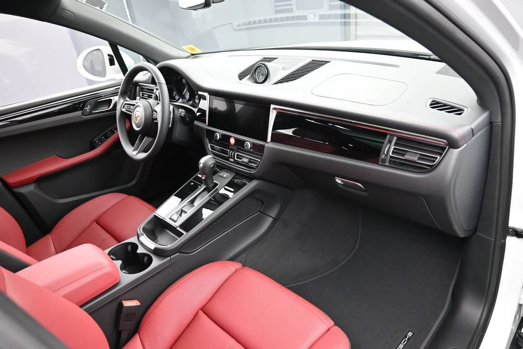 2026 Porsche Macan interior, Black/Bordeaux Red