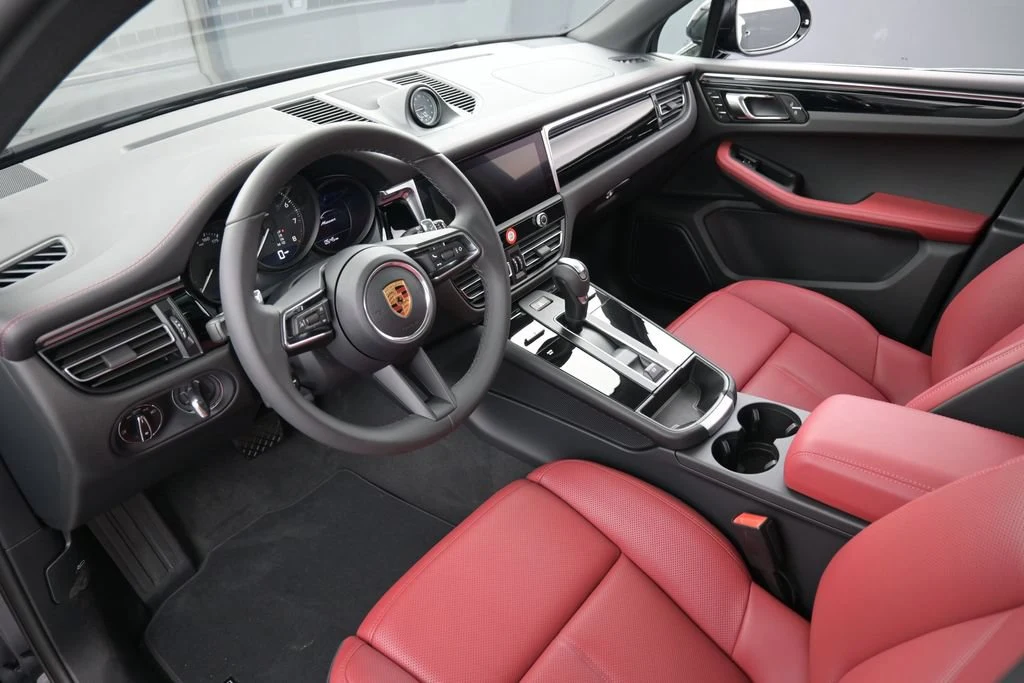 2026 Porsche Macan interior, Black/Bordeaux Red