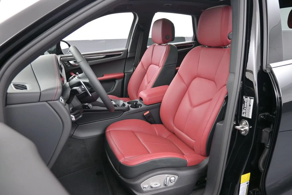 2026 Porsche Macan interior, seats, Black/Bordeaux Red