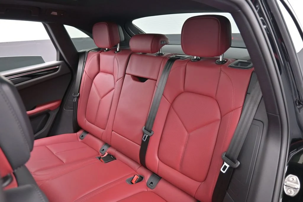 2026 Porsche Macan interior, seats, Black/Bordeaux Red